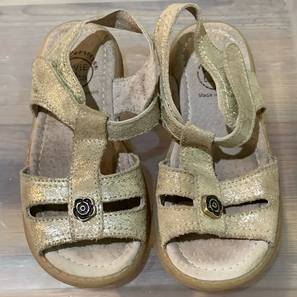 VGUC Livie & Luca sandals size 8